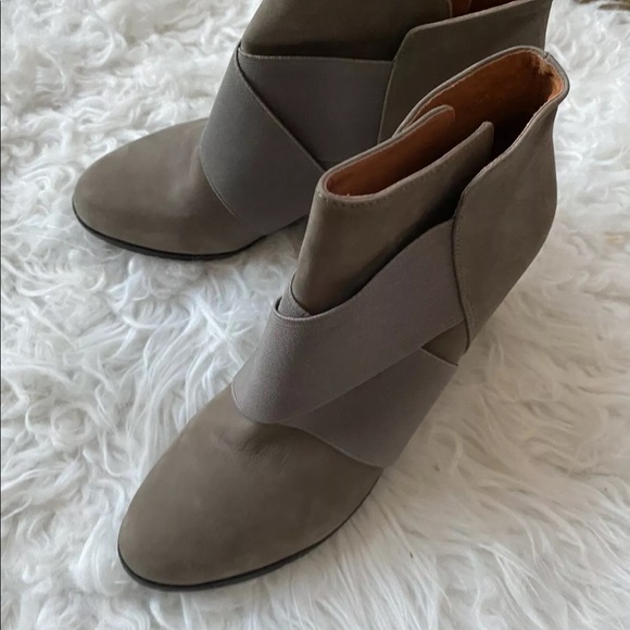 Kenneth Cole gentle souls two for Dawn wedge strap booties suede ankle boots - Picture 4 of 9